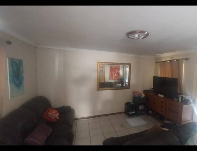 3 BEDROOM HOUSE FOR SALE IN PLATTEKLOOF GLEN